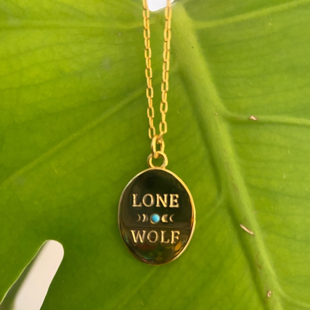 Turquoise and Tobacco - Lone Wolf Oval Disc Necklace 🐺🦋